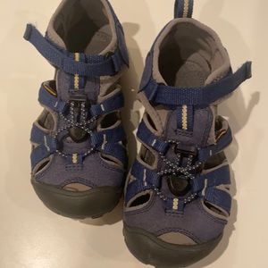 VGUC blue  keen sandals size 13